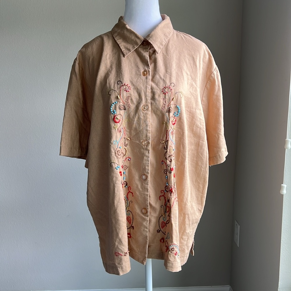 A.K.C. Women’s tan embroidered short sleeve blouse